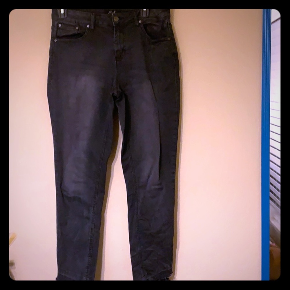 Earl jeans size 8🔴